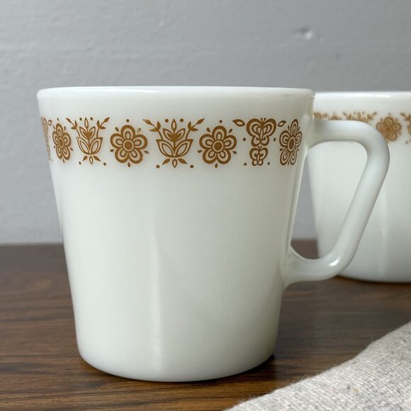 Pyrex 2 Mugs Butterfly Gold Milk Glass Brown Pattern - Picture 3 of 12